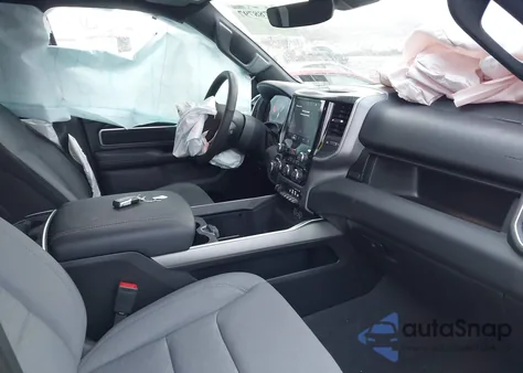 2025 Ram 1500 Big Horn 4X4 6'4 Box z USA, uszkodzony, nr VIN 1C6SRFMP8SN737615